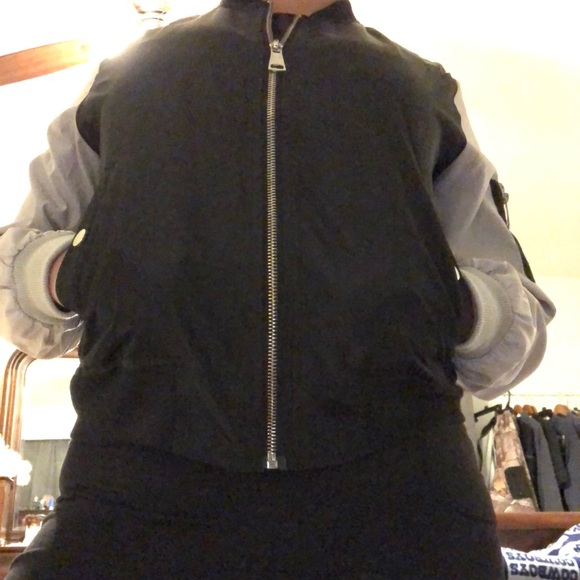 Fashionnova windbreaker - Picture 2 of 3